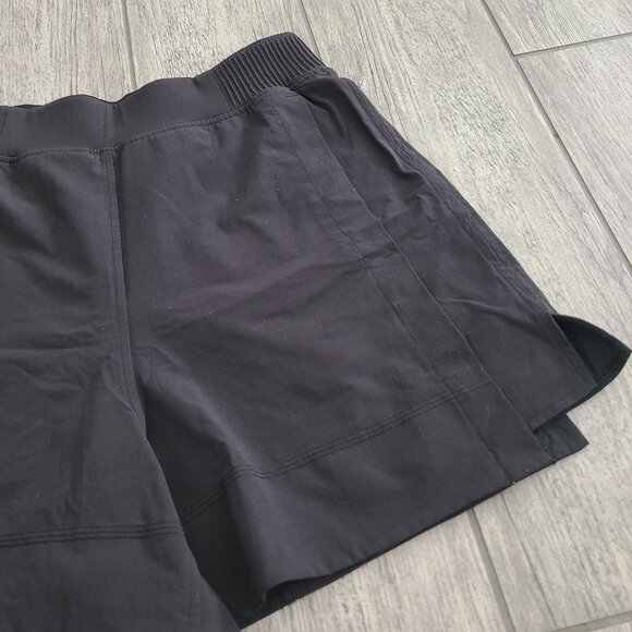 Lululemon Black High-Rise Ribbed Woven Relaxed-Fit Waist Shorts 4" size small - Picture 4 of 10